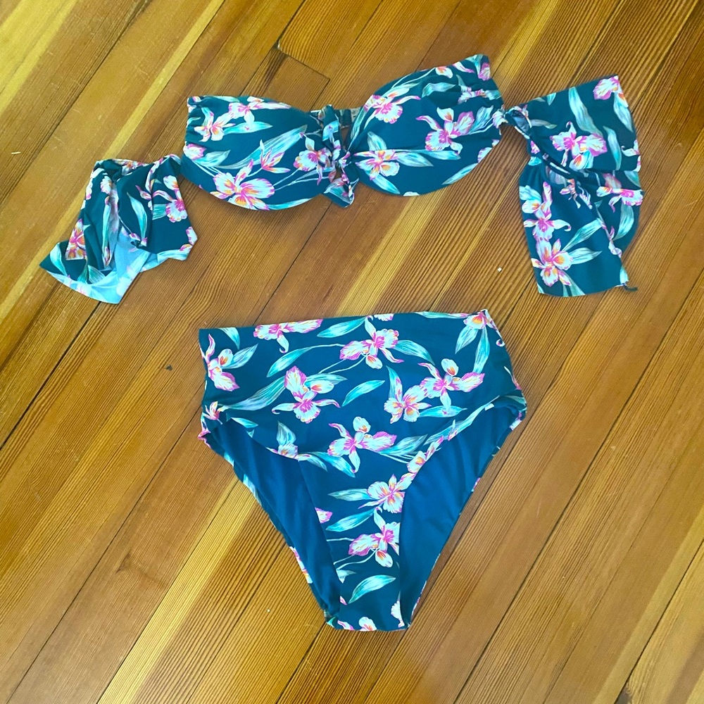 Super Cute Bikini Never Before Worn Gem